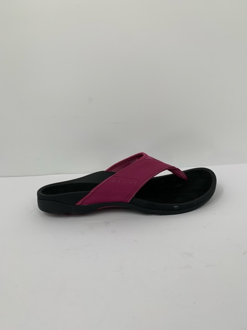 Walking Company Balboa flipflop thong sandal shoe comfort Raspberry pink 9.5